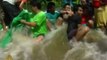 Bangkok residents unite to fight floods