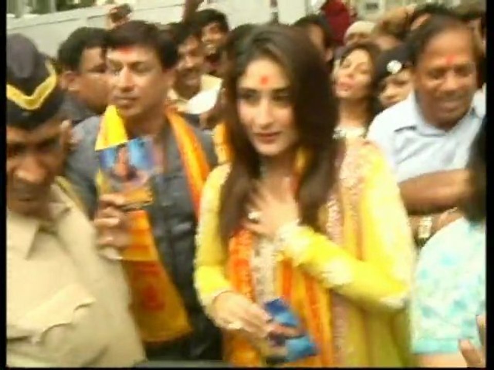 Kareena Kapoor Visits Siddhivinayak Temple To Promote Heroine - Bollywood Babes