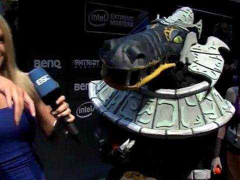 I'm French - Best Cosplay Interview ever !