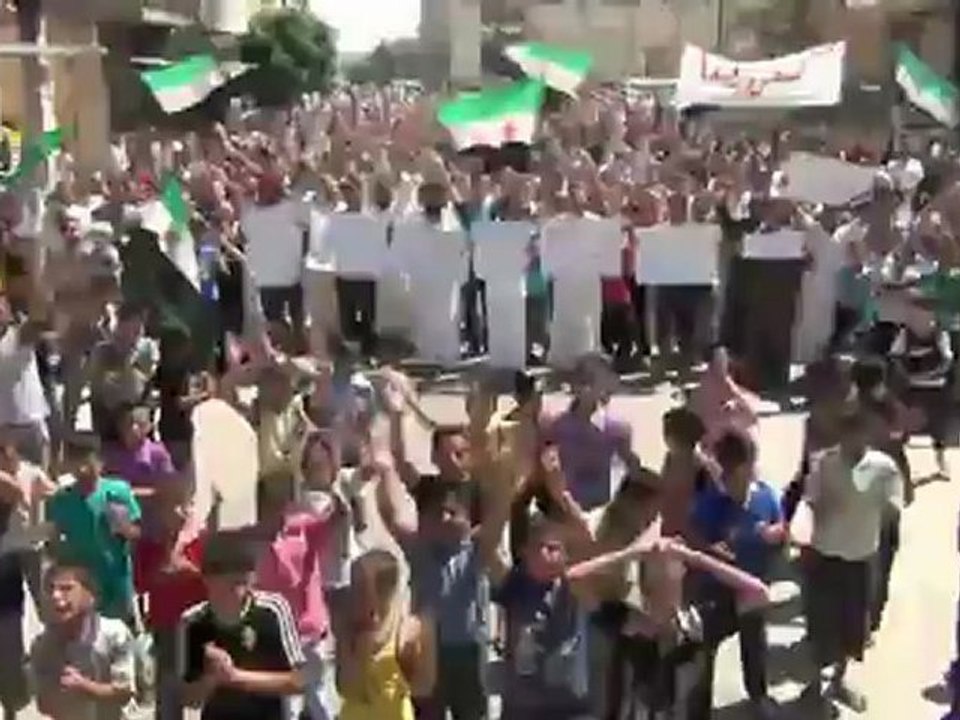 Syria فري برس  حماة كفرزيتا مظاهرة رائعة نصرة لدرعا في جمعة لاتحزني درعا ان الله معنا 24 8 2012