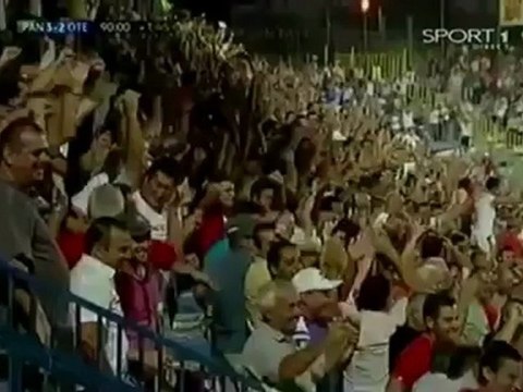 Marca 2 golazos similares en el mismo partido