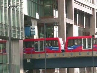 Economia britânica se contrai menos que o previsto