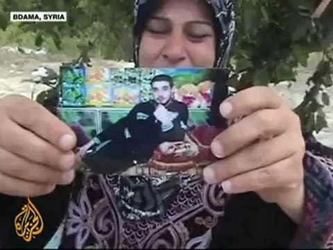 Syrian forces 'storm town' near Turkey border