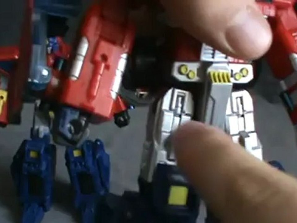 Toy Spot - Transformers Classics Henkei Optimus Prime