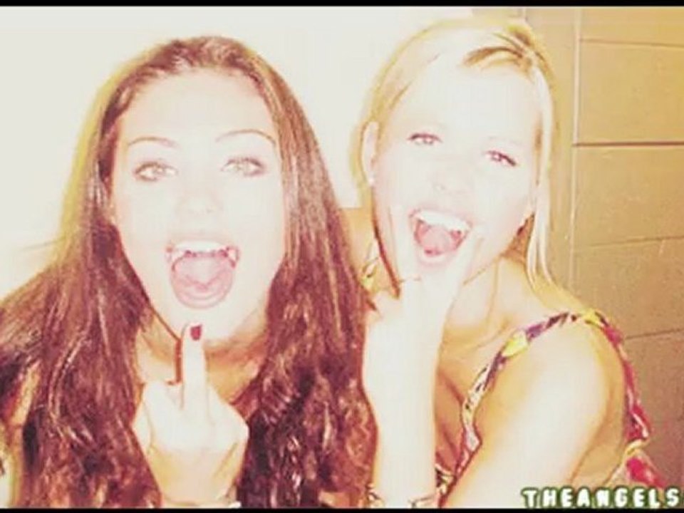 Phoebe Tonkin & Claire Holt - One Thing