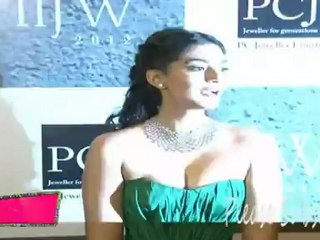 Hot Sonam Kapoor Shows Huge Cleavage