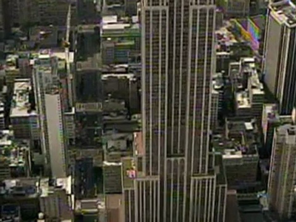 CCTV of police shooting Empire State Building g...