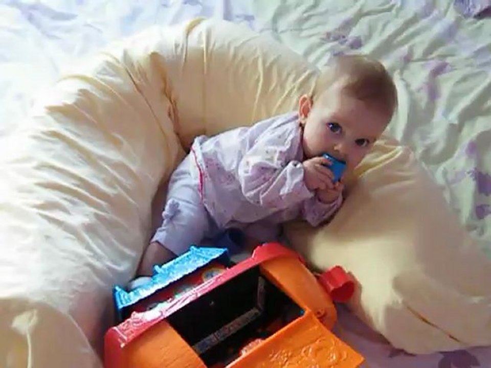 Elsa joue - 25 août 2012