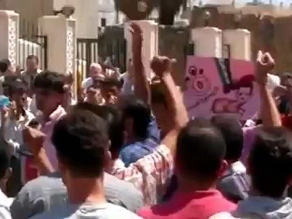 Syria فري برس  درعا خربة غزالة   رغم القصف المستمر    مظاهرة جمعة لا تحزني درعـا    إن الله معنا  24 8 2012 ج2