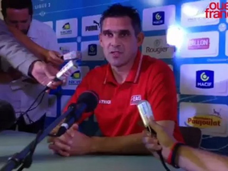 Jocelyn Gourvennec réagit après le nul de Guingamp à Niort