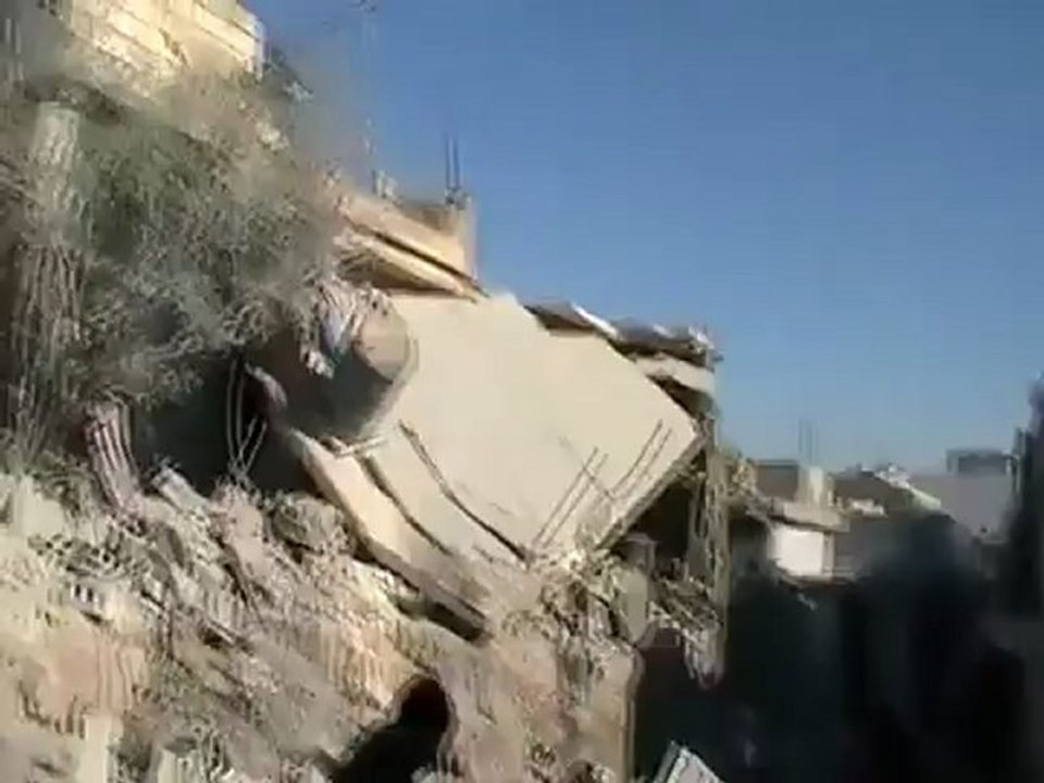 Syria فري برس  ريف ادلب حزانو آثار القصف بالطيران الميغ25 8 2012 ‫ج3