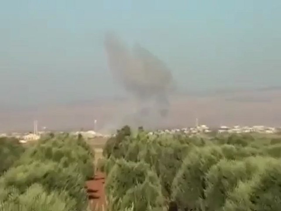 Syria فري برس  ريف ادلب حزانو الدخان المتصاعد جراء القصف 25-8-2012