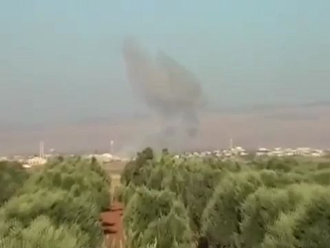 Syria فري برس ريف ادلب حزانو الدخان المتصاعد جراء القصف 25-8-2012