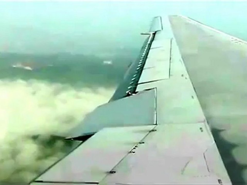 UFO .avion de ligne. Canberra Australie.04.04. 2012