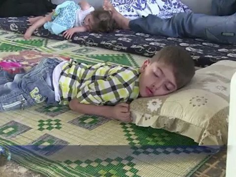 اللاجئون السوريون على الحدود التركية في ظل العوز