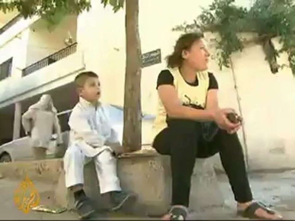 Palestinian refugees escape Syria violence