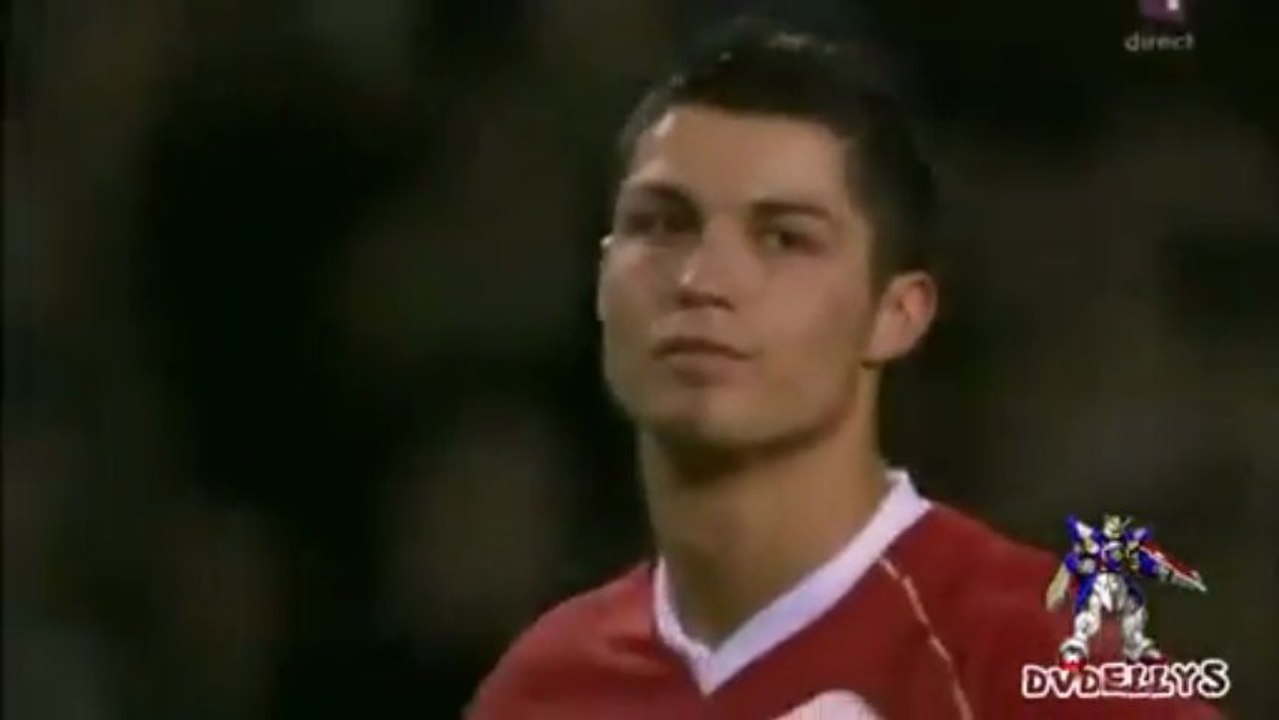 Cristiano Ronaldo le meilleure coup-franc - regardez au ralenti le ballon