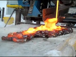 Coulée de lave sur de la glace