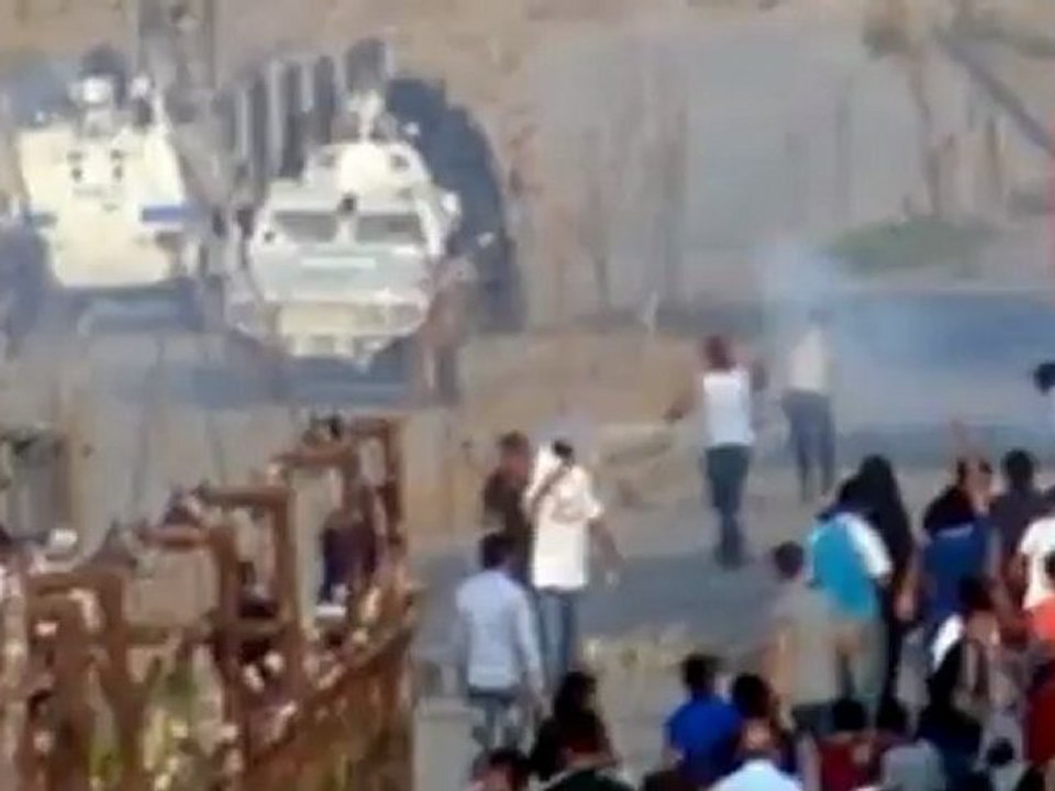 Turkish police use water cannons, tear gas on Kurds