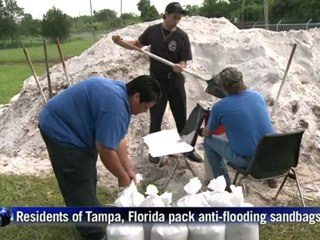 Florida sandbags ahead of Isaac storm