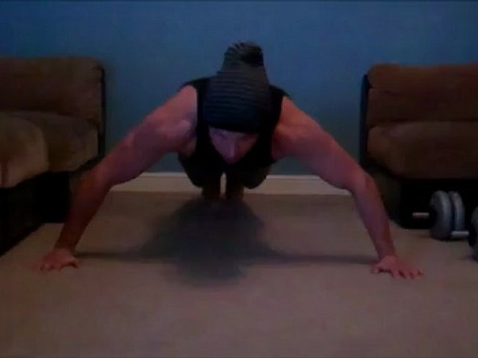 Wide grip push-ups on Konkura.com