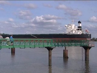 Un géant des fleuves dans le Port de Rouen