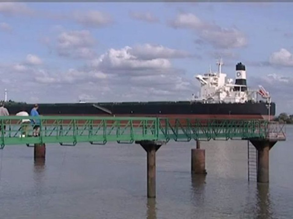Un géant des fleuves dans le Port de Rouen