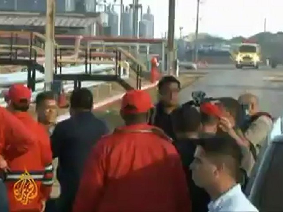 Venezuela's president tours refinery fire