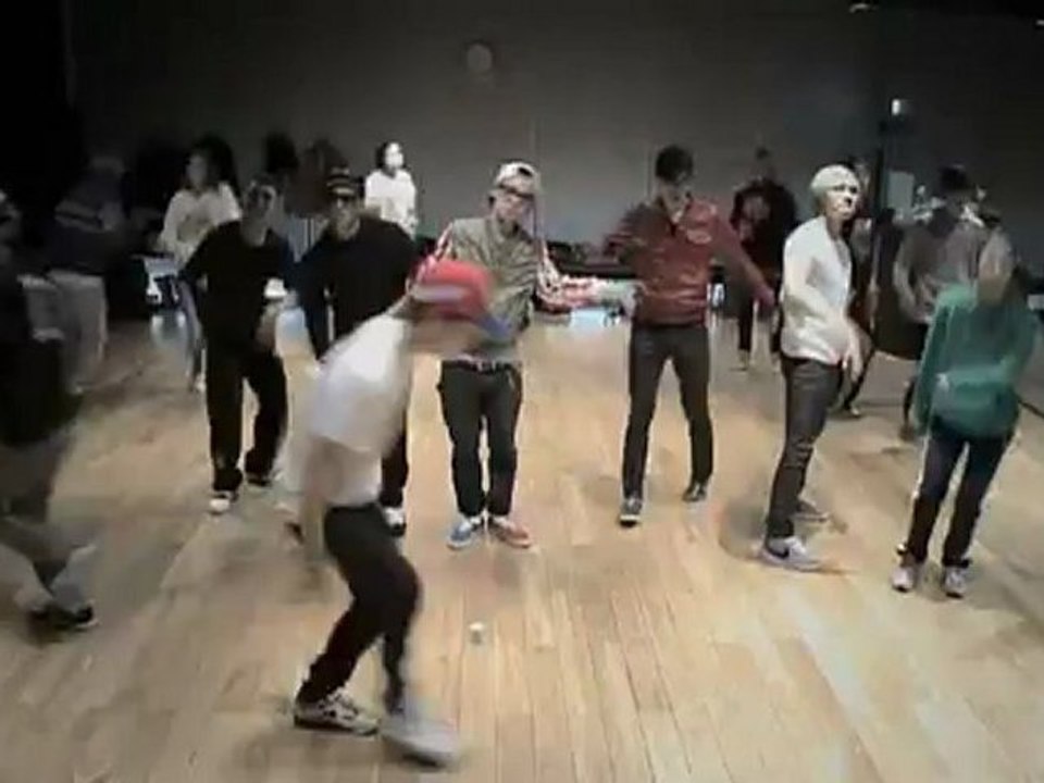 BIGBANG's ALIVE_DVD-3-Title1