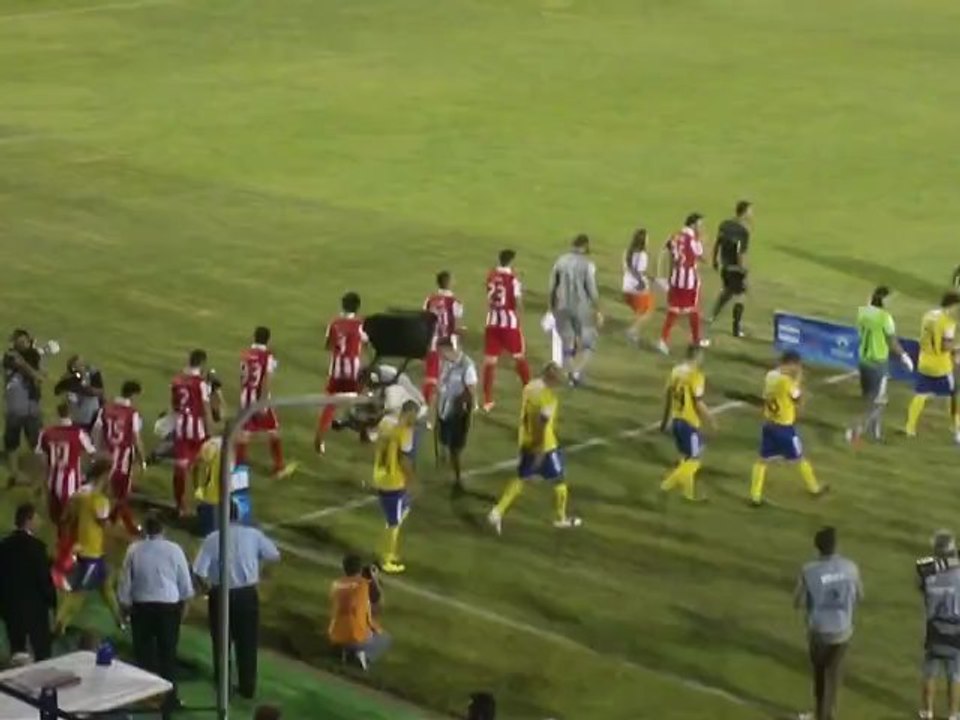 Είσοδος των δύο ομάδων για τη σέντρα στο Δημοτικό Στάδιο Βέροιας