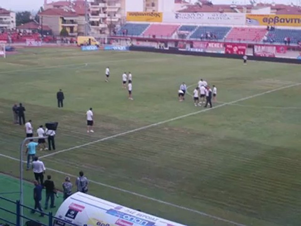 Η καθιερωμένη αναγνωριστική βόλτα των παικτών του Ολυμπιακού πριν από το ματς με τη Βέροια