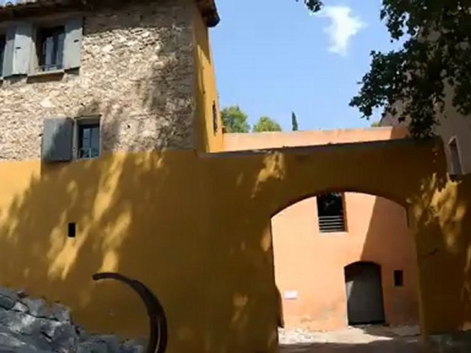 l'entrée de Jau
