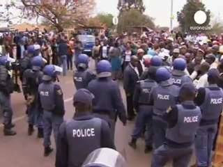 Los mineros sudafricanos de Marikana resisten en huelga