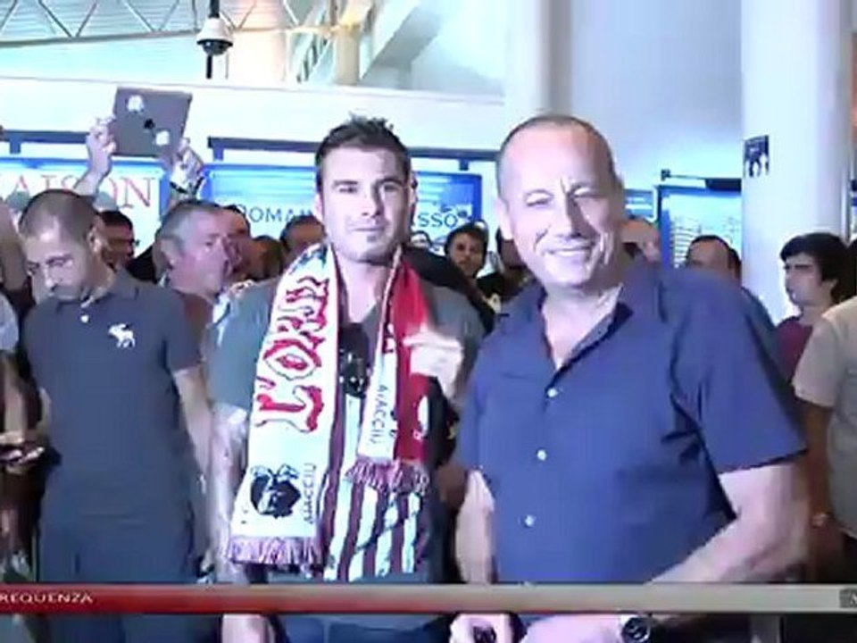 Football (Ligue 1) - Arrivée d'Adrian Mutu à Aj...