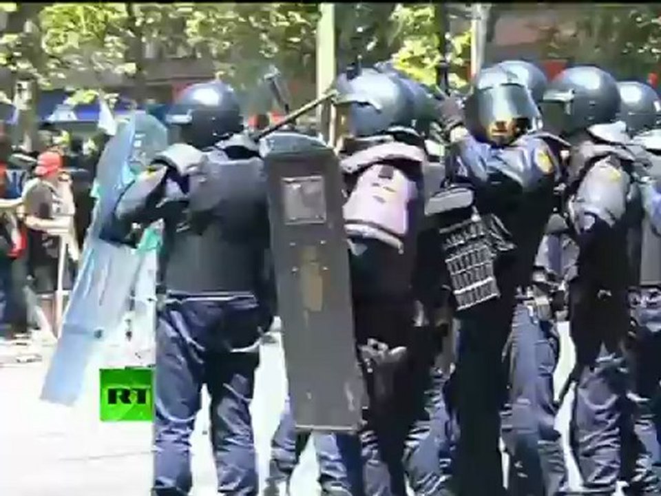 Fierce clashes in Madrid: Spanish police fire rubber bullets at miners protest