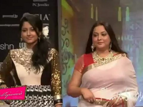 Hot Ishita Sharma And Jay Soni Walk Ramp At IIJW