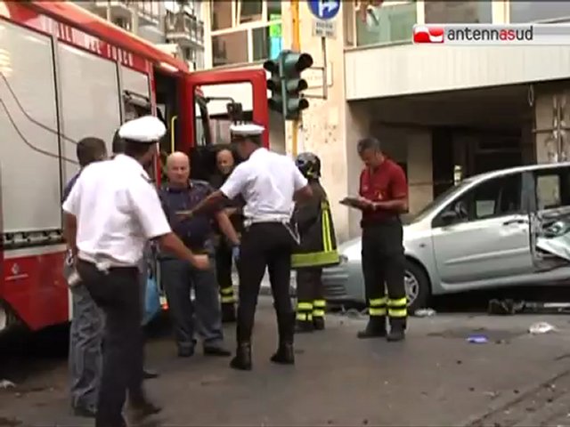 Video TG 25.08.12 Scontro mortale ad un incrocio a Bari, vittima un 42enne