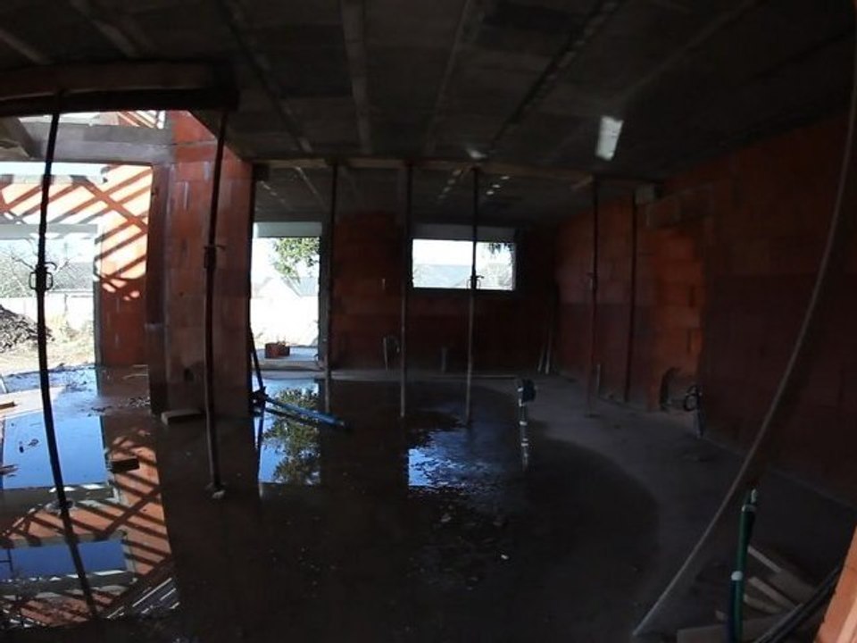 Visite de la maison en construction
