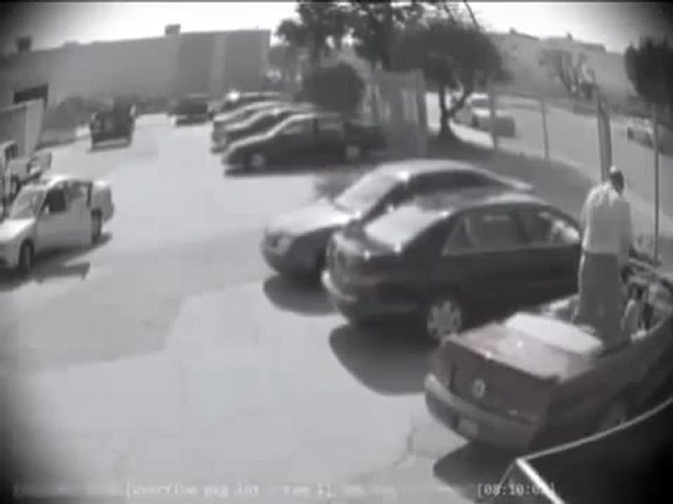 Il se venge sur une voiture