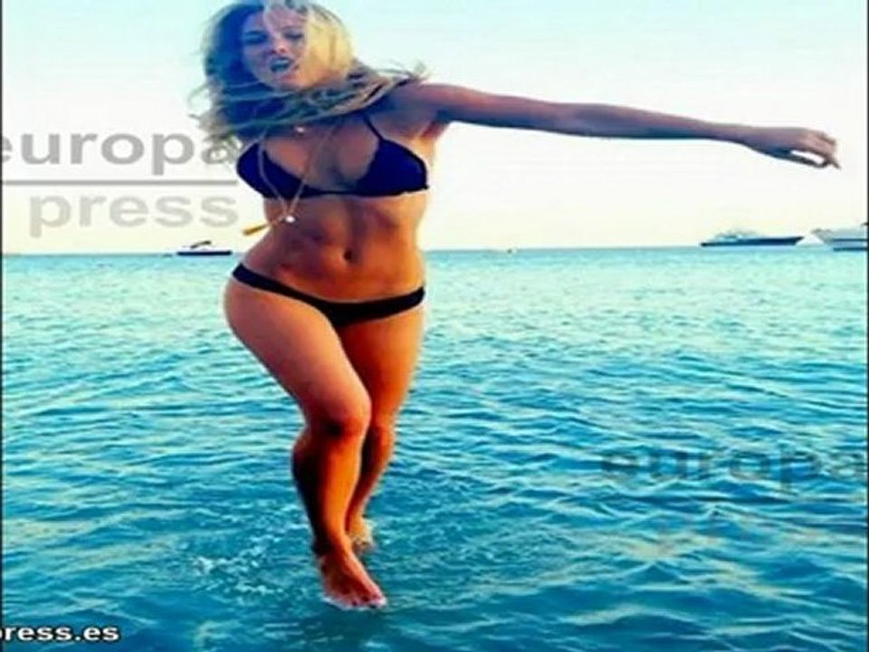 Bar Refaeli veranea en aguas griegas