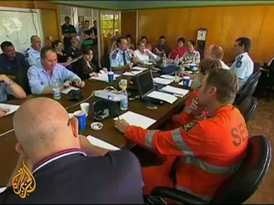 Thousands evacuated amid Australia floods