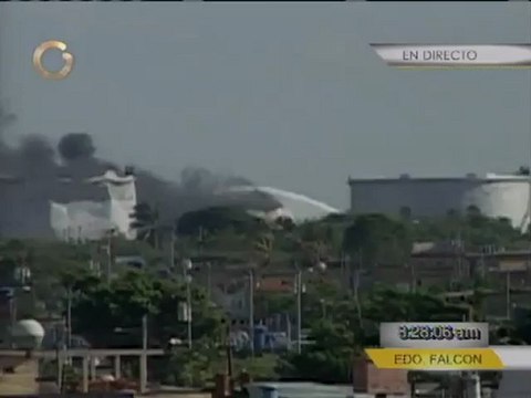 En Video: Se observa humo negro en la refinería de Amuay a las 08:28 am