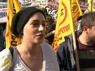 Striking Greeks bring transport to a halt