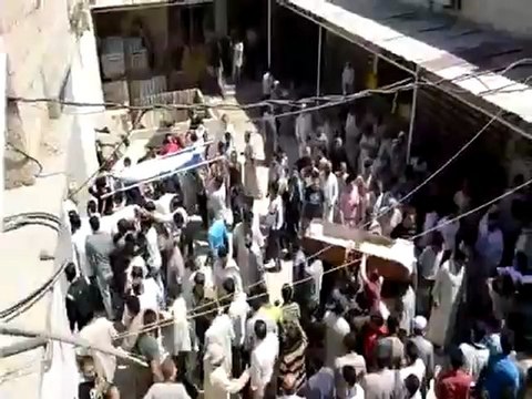 Syria فري برس ادلب كفرنبل الصلاة على شهداء المجزرة_القصف بالطيران28-8-2012