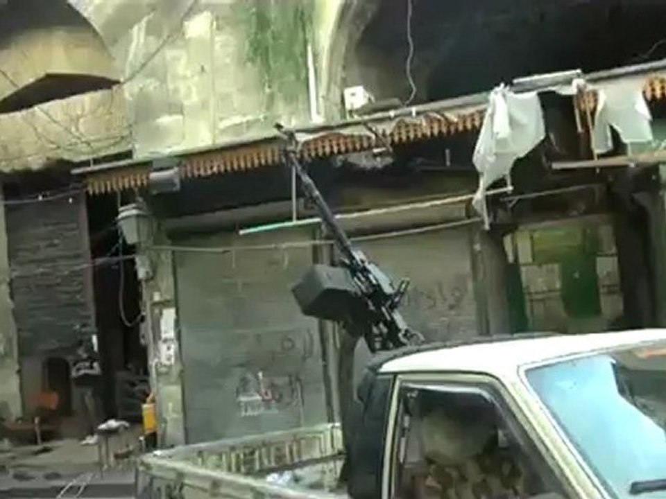 Syria فري برس  حلب  لواء التوحيد هروب الطيران الاسدي بعد استهدافه من قبل لواء التوحيد27 8 2012