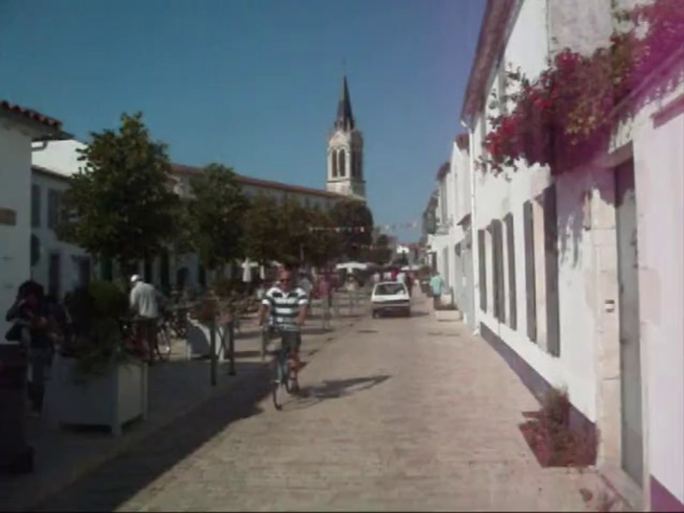 Entrée à Couarde-sur-Mer sur l'île de Ré.wmv