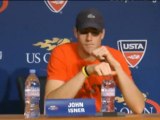 Isner mostra i muscoli: 