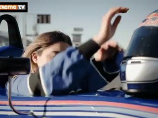 Carlos Sainz Jr enseña a conducir a Gisela Pulido - RedBull Jarama - PRExtreme Tv Channel