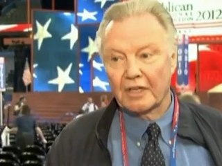 Jon Voight backs Mitt Romney