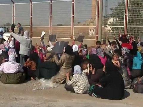 Syria فري برس ادلب اعتصام النازحين امام الحدود التركية من اجل المطالبة بحظر جو 28 8 2012